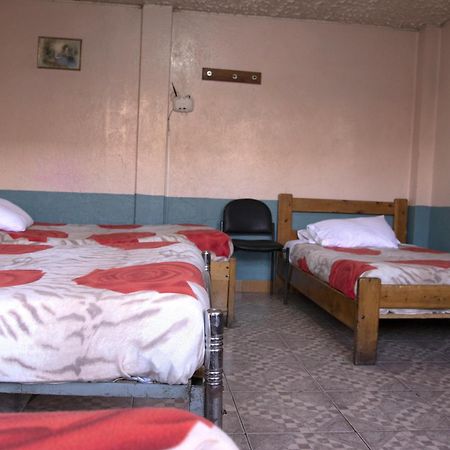 Hostal Carlos Luis Кито Екстериор снимка