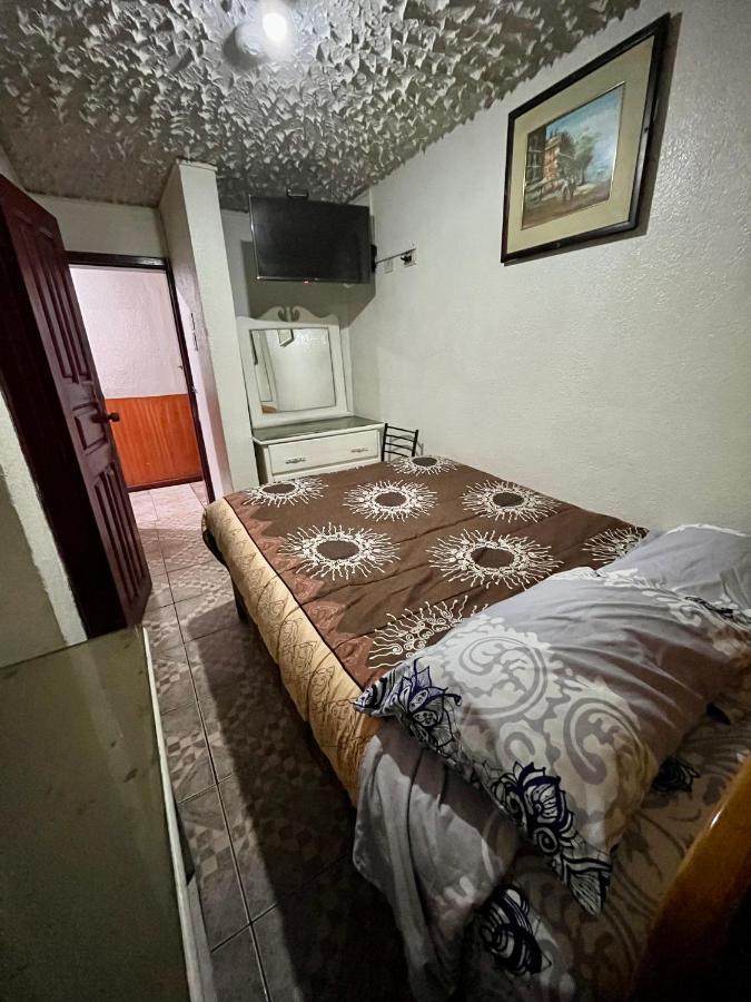 Hostal Carlos Luis Кито Екстериор снимка