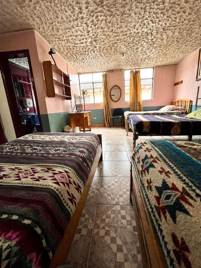 Hostal Carlos Luis Кито Екстериор снимка