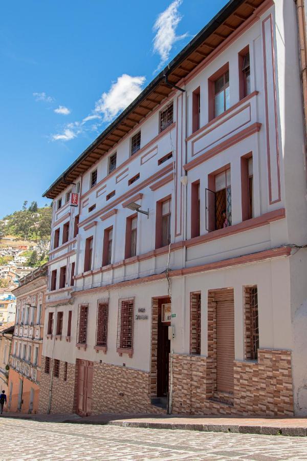 Hostal Carlos Luis Кито Екстериор снимка