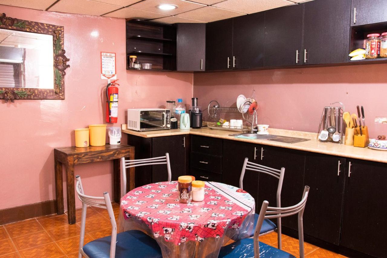 Hostal Carlos Luis Кито Екстериор снимка