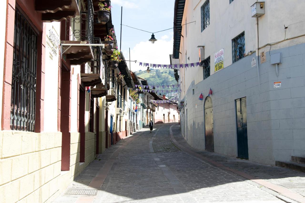 Hostal Carlos Luis Кито Екстериор снимка