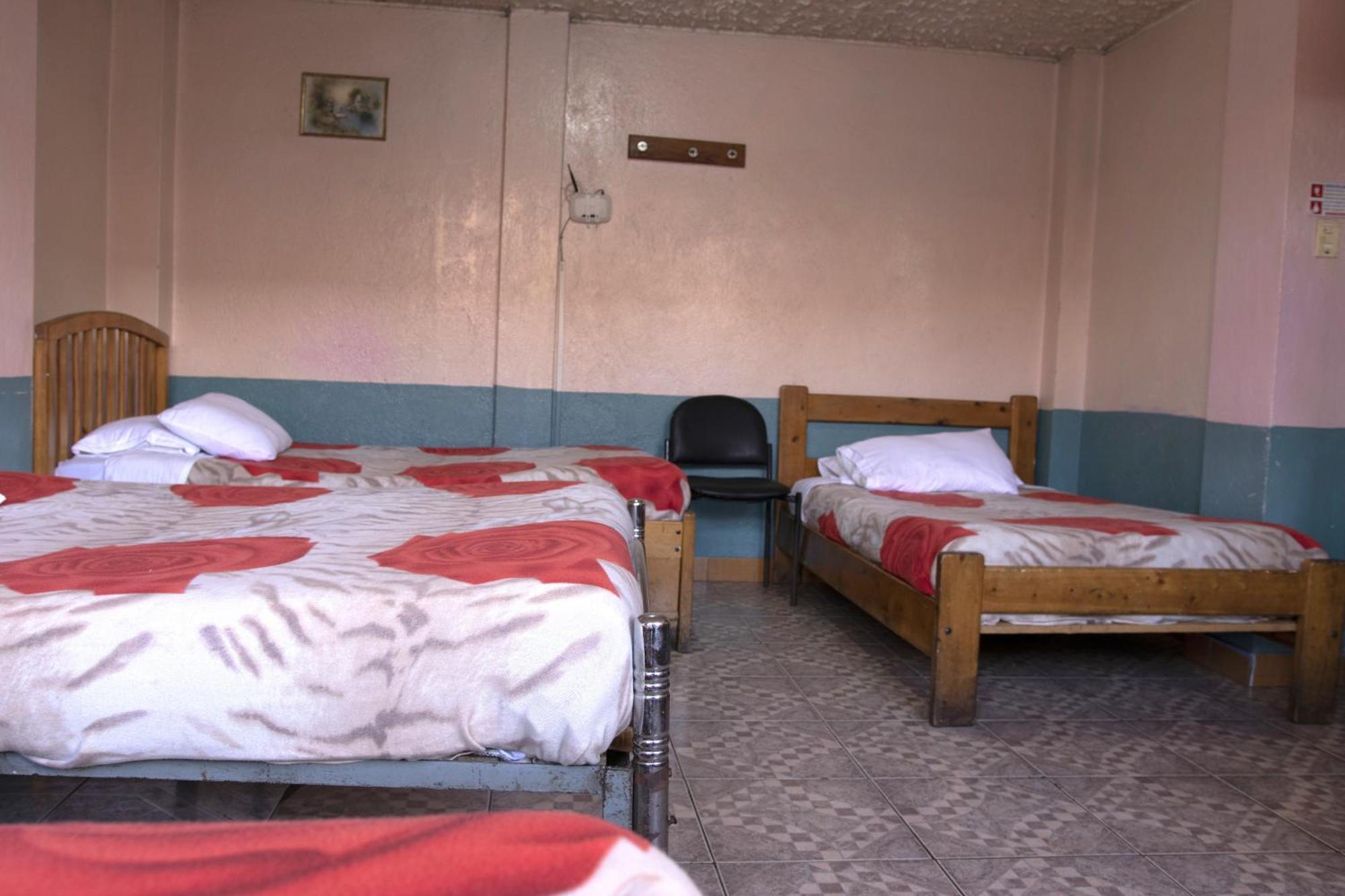 Hostal Carlos Luis Кито Екстериор снимка