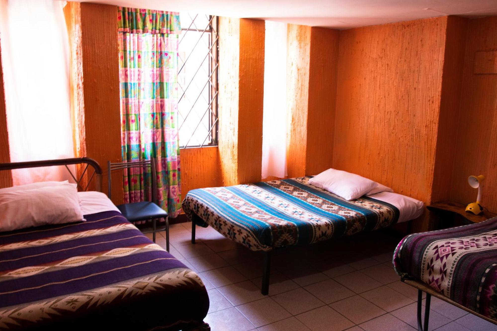 Hostal Carlos Luis Кито Екстериор снимка