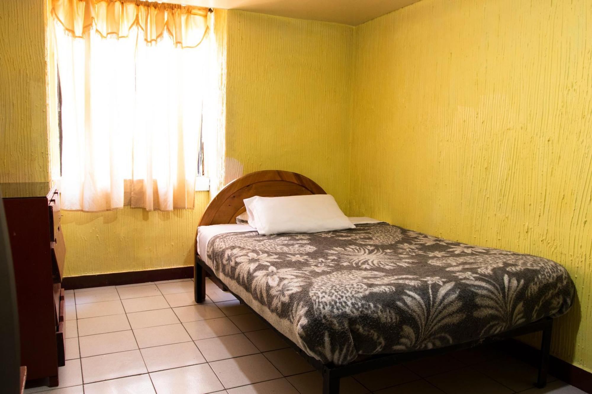 Hostal Carlos Luis Кито Екстериор снимка