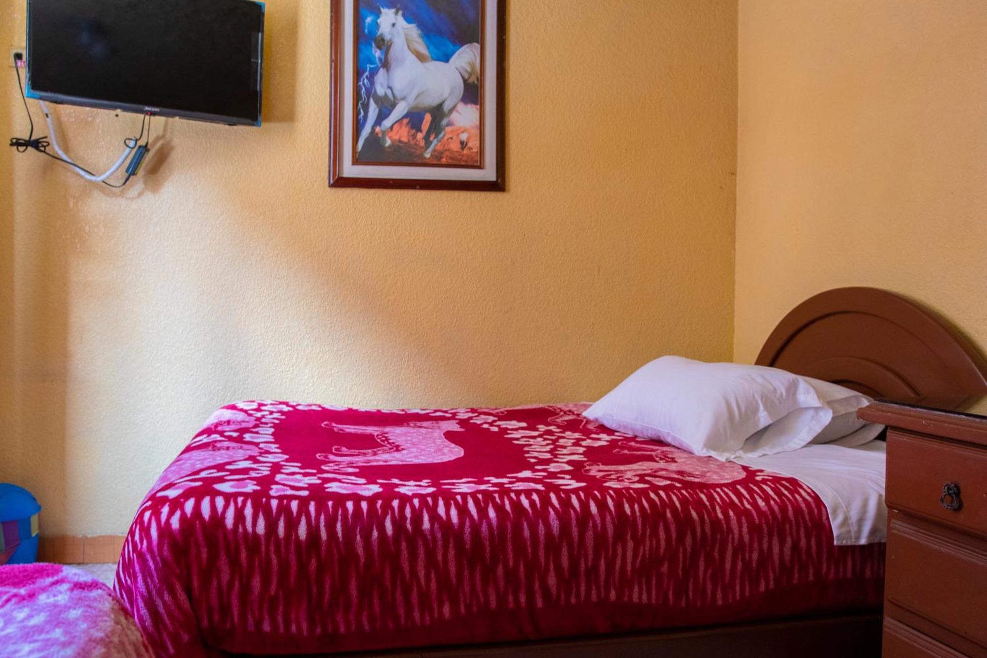 Hostal Carlos Luis Кито Екстериор снимка