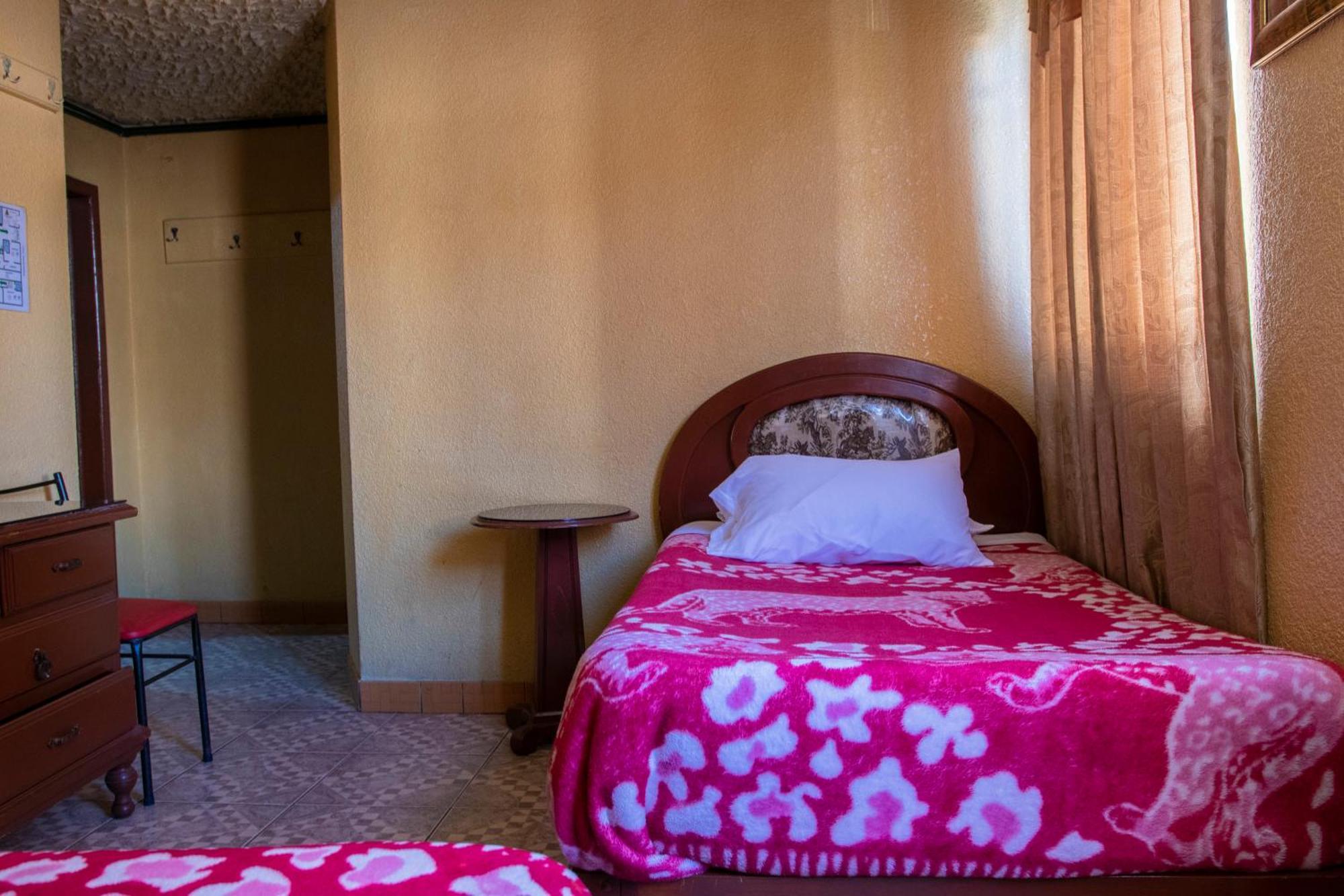 Hostal Carlos Luis Кито Екстериор снимка