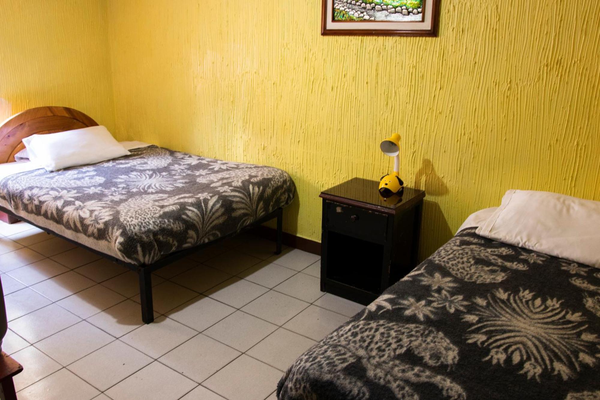 Hostal Carlos Luis Кито Екстериор снимка