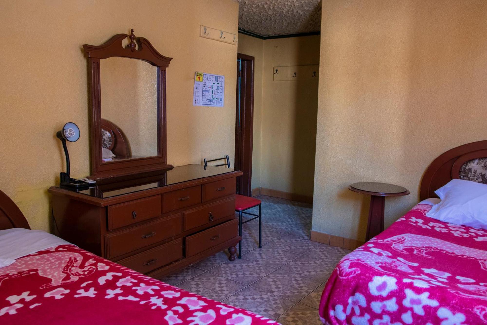 Hostal Carlos Luis Кито Екстериор снимка