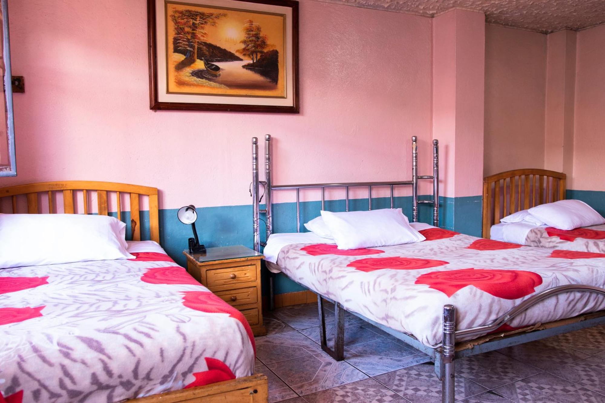 Hostal Carlos Luis Кито Екстериор снимка