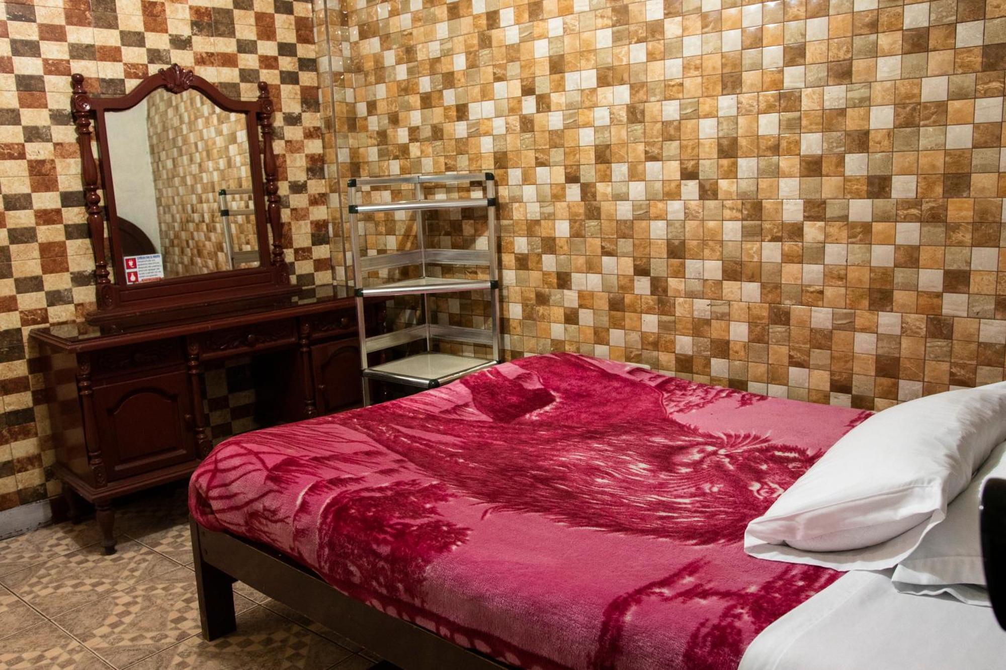 Hostal Carlos Luis Кито Екстериор снимка