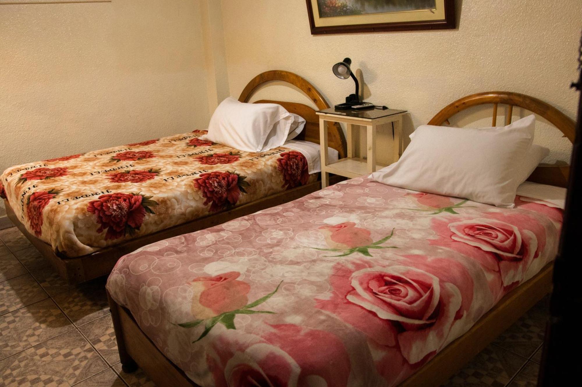 Hostal Carlos Luis Кито Екстериор снимка
