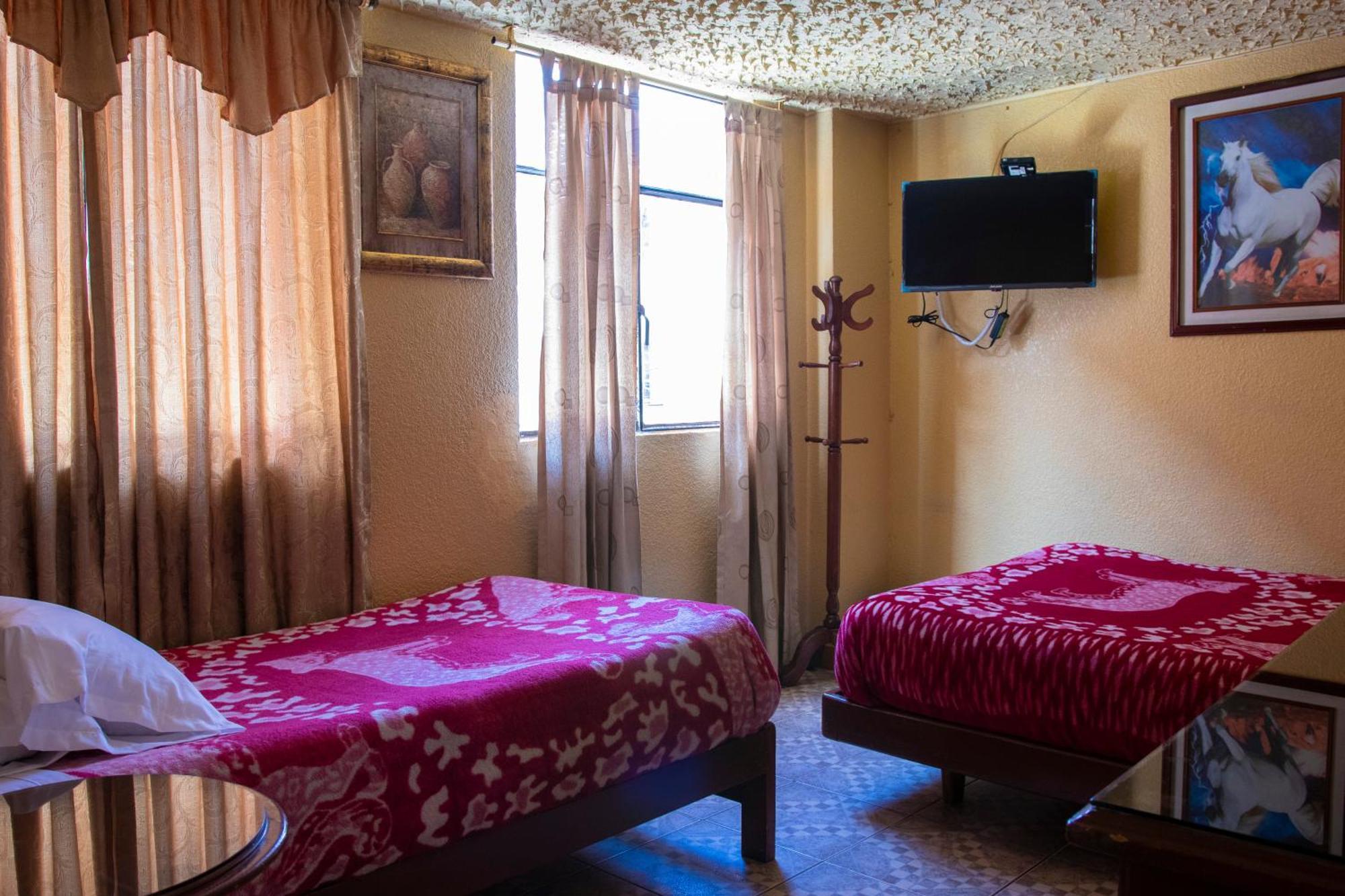 Hostal Carlos Luis Кито Екстериор снимка